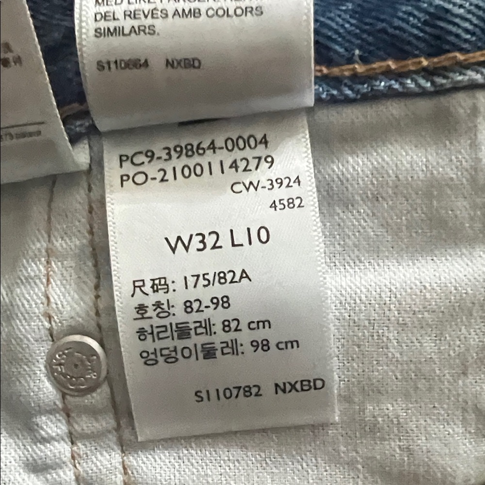 Levi's Classic Jean Shorts. 405s.  32W.  NWT. - Picture 5 of 5